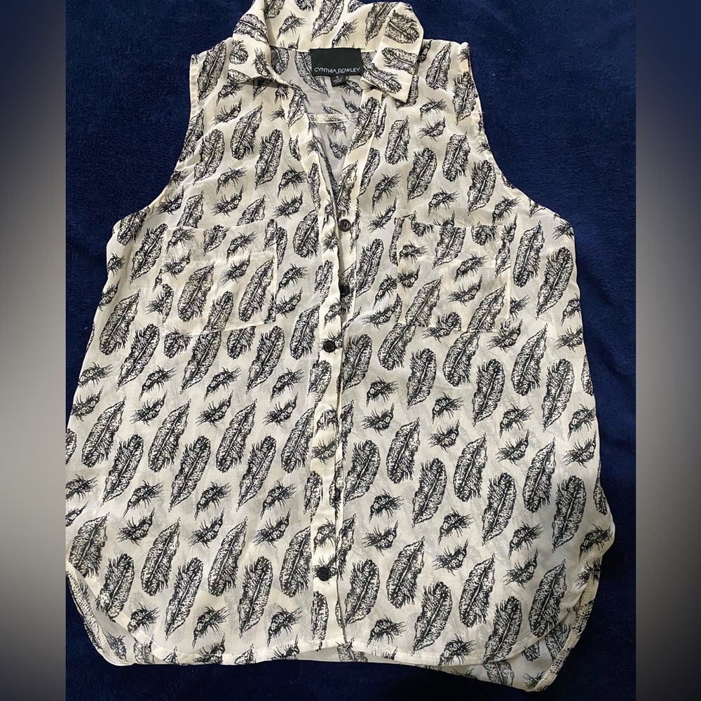 Women’s Small Feather Pattern Tank Top